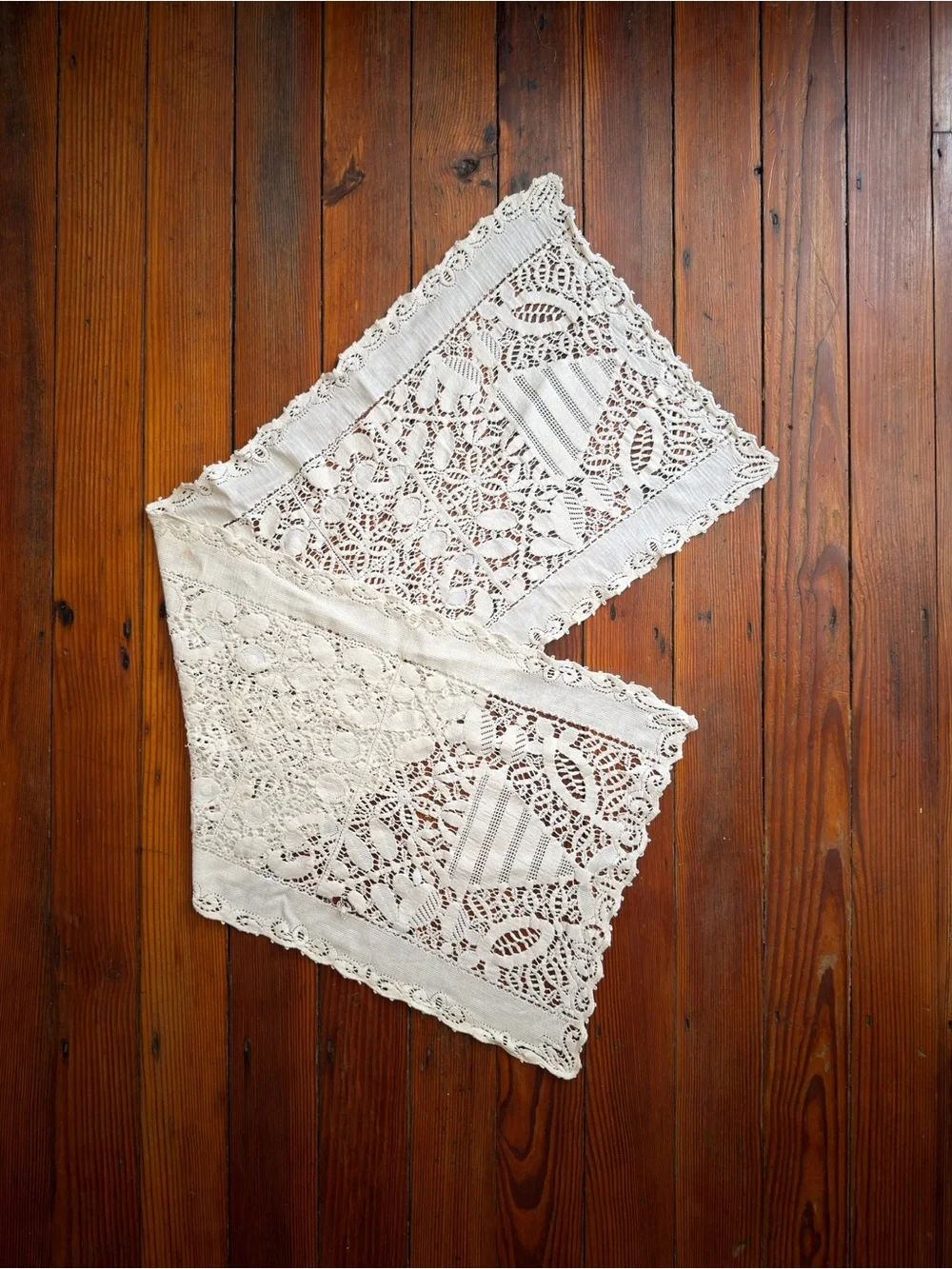 Antique Battenberg lace table runner 15x43”